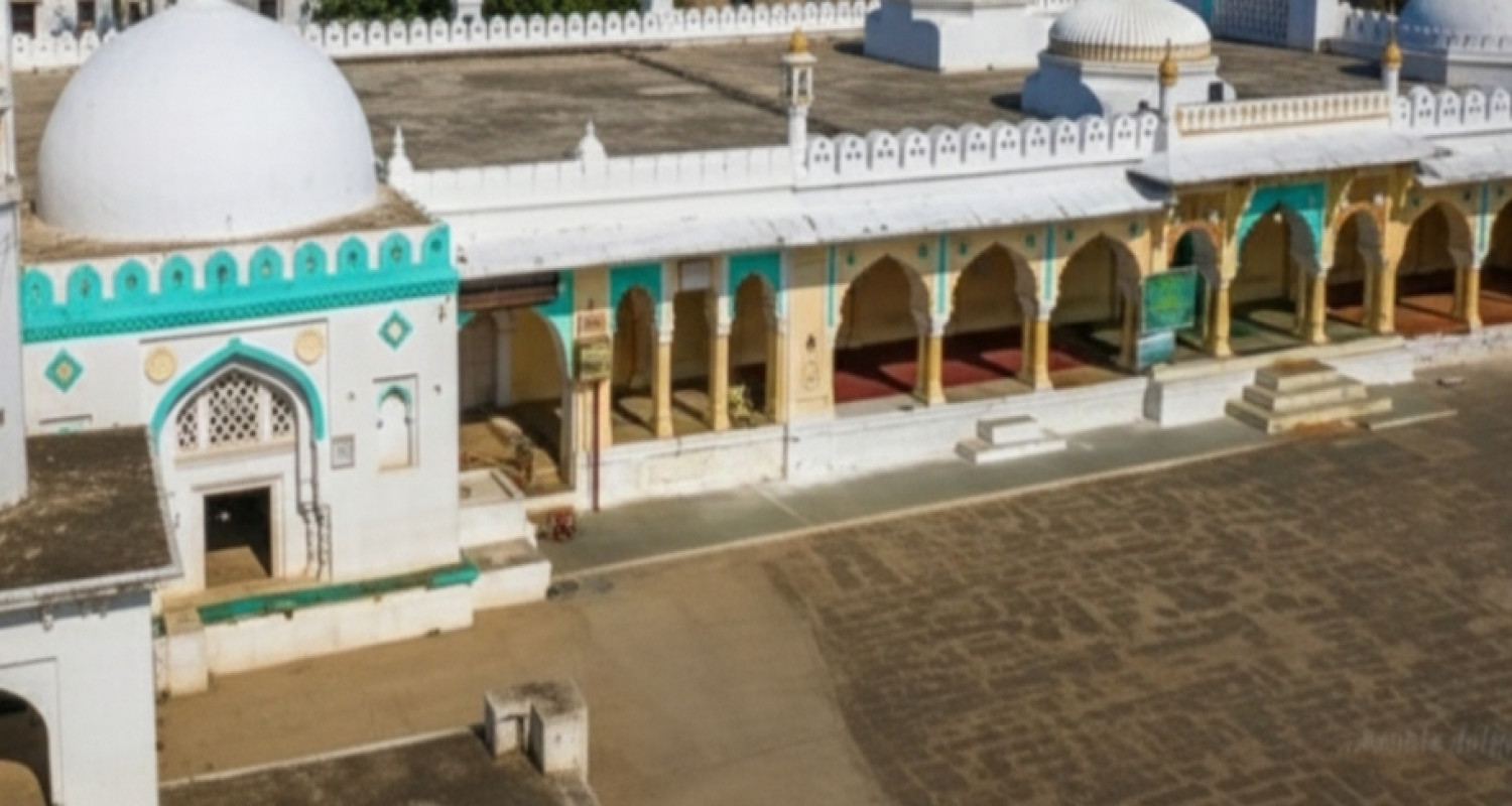 Tomb Of Mughal Emperor Aurangzeb Alamgir