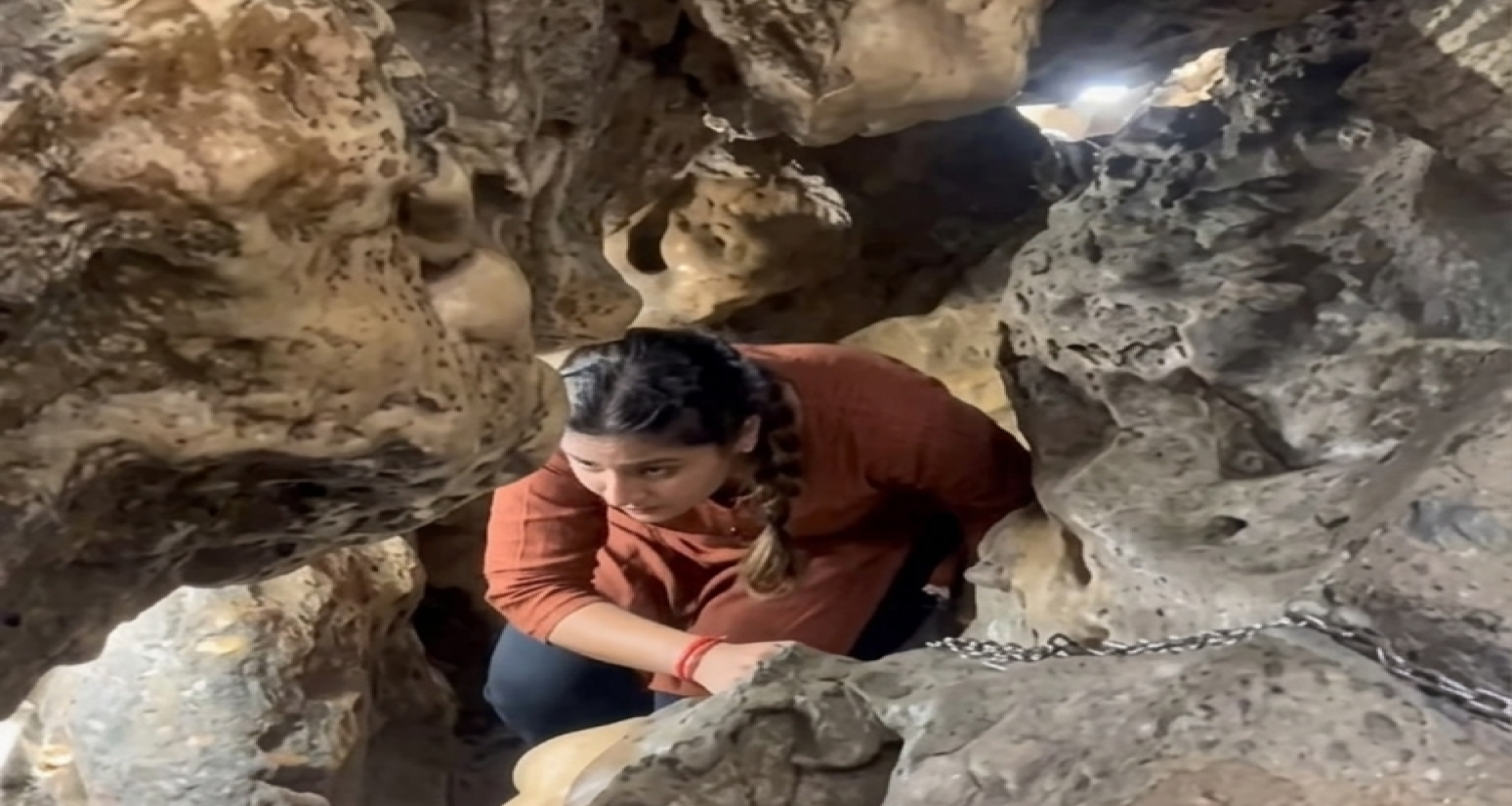 Ardhkuwari Hill View / Ardhkuwari Gufa ( Vaishno Devi Midway )